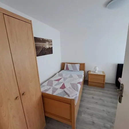 Avanzato Apartamento *