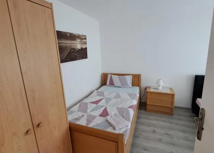 Avanzato Apartamento *